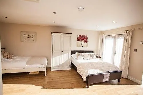 Bed & Breakfast Accommodation Bristol Airport Redhill